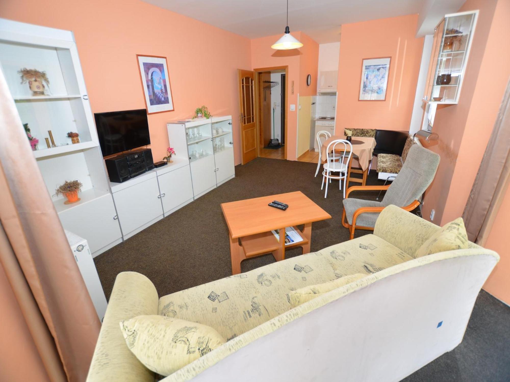 Snug Apartment In Jachymov Near Ski Area מראה חיצוני תמונה